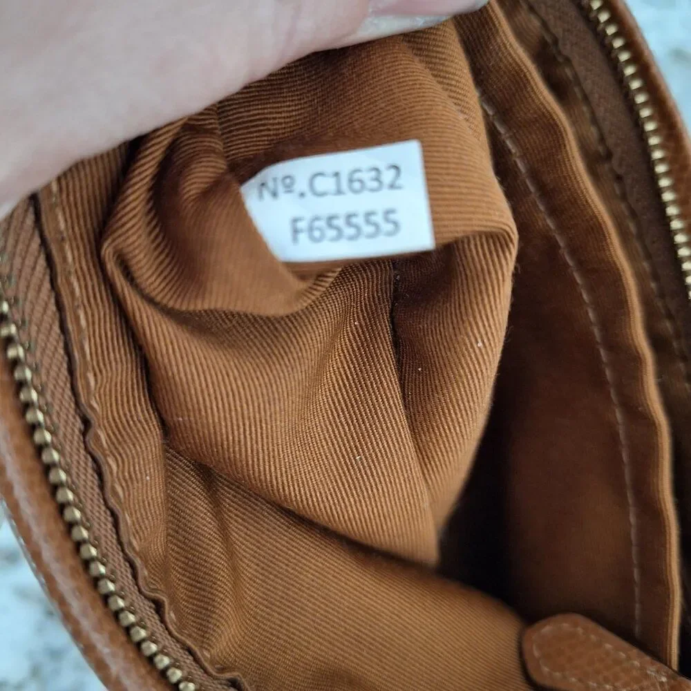 ‎Coach leather Brown wristlet